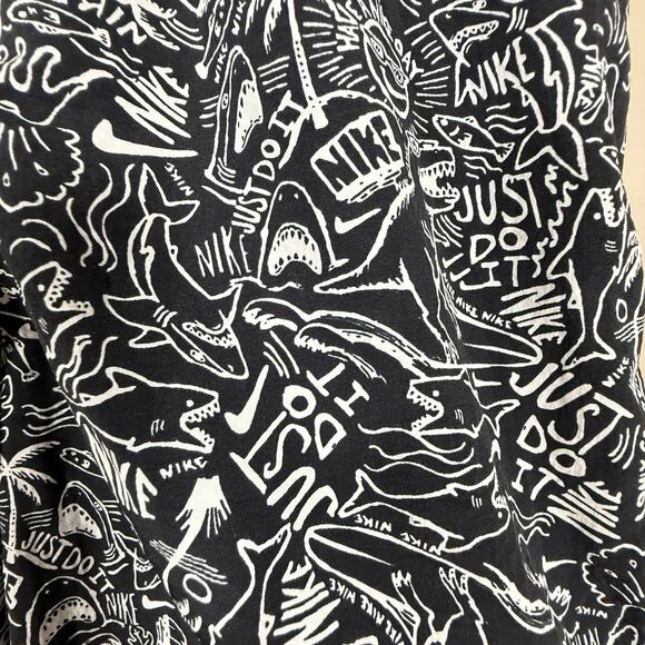 Nike Shark Mens SIZE SMALL Black Shark Icon 6.5" Volley Print Board Trunks Sport - Picture 4 of 12